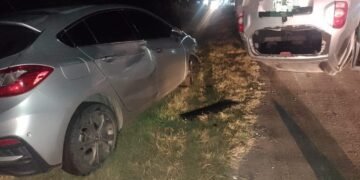 Dos autos impactaron contra un caballo en autopista