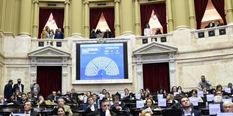 Diputados aprobó un salvataje para deudores de créditos UVA