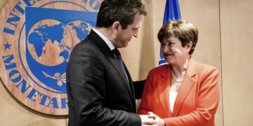 Argentina alcanzó un acuerdo con el FMI y recibirá US$ 7.500 millones