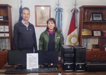 RENATRE realizó una donación de dos computadoras al municipio de Oliva
