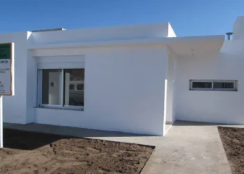 Nueva suba de las cuotas de viviendas y lotes municipales en Oliva: cómo vienen los valores para julio