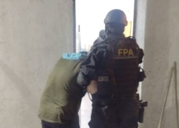 Madre vendía droga con sus dos hijos y fue detenida en Villa María