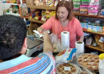 Cautela y Contracción: Ventas Minoristas PyME Registran Caída Interanual en Octubre, Pese a Repunte Mensual