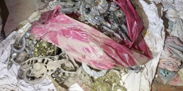Hallan en el Vidal Abal una bolsa con elementos de bronce sustraídos del cementerio