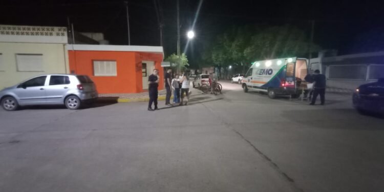 Accidente vial en Oliva entre un auto y una bicicleta