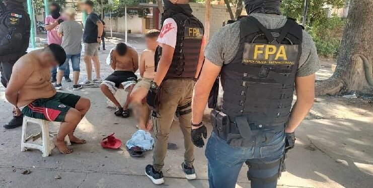 Coparon una plaza para vender droga en Villa María y fueron detenidos