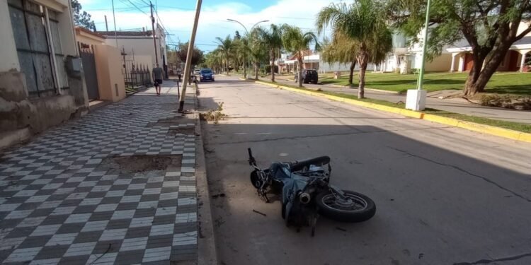 Accidente en Oliva y un hombre de James Craik internado tras vuelco en Dalmacio Vélez