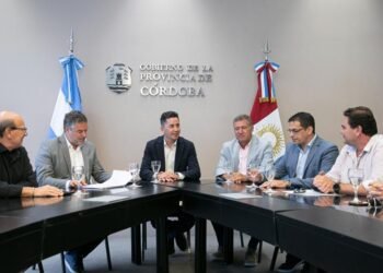 Intendentes de James Craik, Pampayasta Sud y Norte reunidos con autoridades provinciales