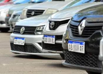 Establecen sanciones y secuestro de vehículo en Oliva que no posea una o ambas chapas patente