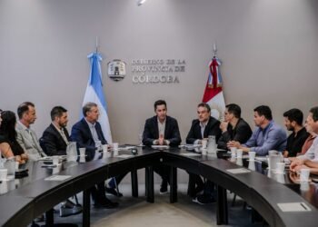 Intendentes de Oliva, Pampayasta Sud y James Craik reunidos con el ministro Calvo