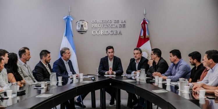 Intendentes de Oliva, Pampayasta Sud y James Craik reunidos con el ministro Calvo