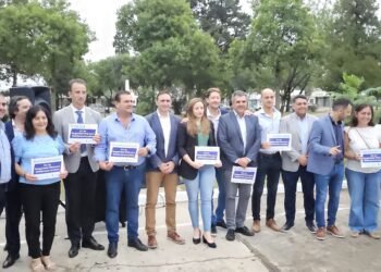 Autoridades provinciales estuvieron en Oliva y entregaron kits de seguridad