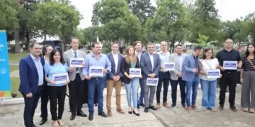 Autoridades provinciales estuvieron en Oliva y entregaron kits de seguridad