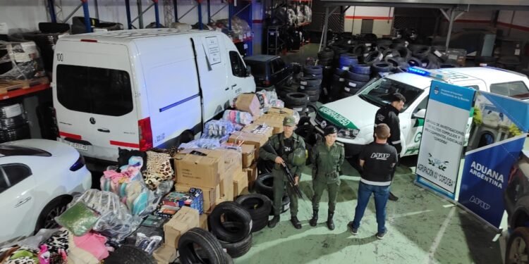 Incautan 5.2 millones en mercaderías ilegales, dólares y vehículos tras operativo de Gendarmería