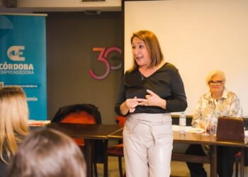 Oratoria para emprendedores: cómo acceder a becas y cuando empieza