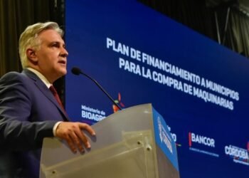 Lanzan créditos para municipios y comunas por 20 mil millones para adquirir maquinaria vial y automotores