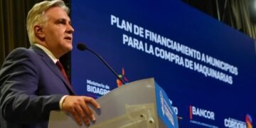 Lanzan créditos para municipios y comunas por 20 mil millones para adquirir maquinaria vial y automotores