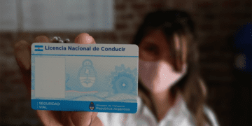El certificado para sacar la licencia de conducir se incrementó un 120%
