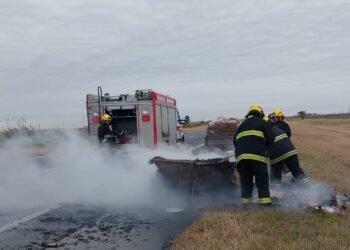 Siniestro vial e incendio en autopista cerca de Oncativo