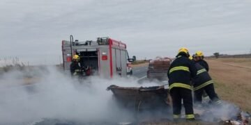 Siniestro vial e incendio en autopista cerca de Oncativo