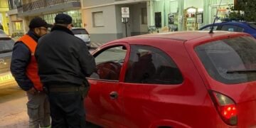 Controles policiales y secuestro en Oliva de tres vehículos