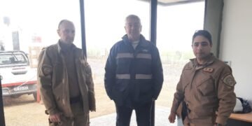 Autoridades de la empresa BTU y de Patrulla Rural reunidos el viernes en zona rural de Oliva.