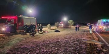 Incendio de vehículo entre Oliva y Oncativo tras impactar con un tráiler