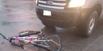 Oliva: circulaba en bici hasta que fue embestida por una camioneta