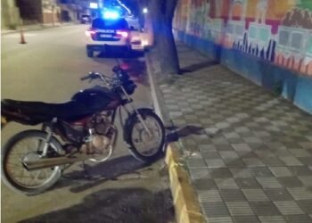 Secuestro de motocicleta en Oliva y allanamiento en Las Perdices