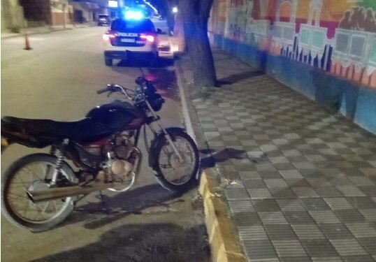 Secuestro de motocicleta en Oliva y allanamiento en Las Perdices