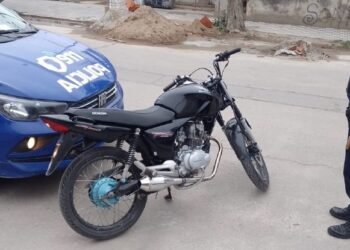 Oliva: Policía y agentes municipales secuestran moto