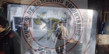 Oliva: Incendio en fábrica Fiori con intervención de Bomberos