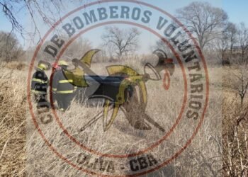 Despiste y vuelco de vehículo entre Oliva y Pampayasta