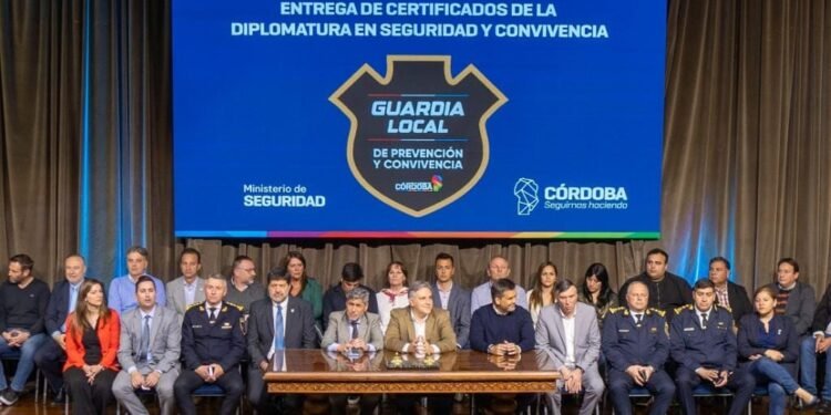 Agentes municipales de Oliva culminaron capacitación para conformar la Guardia Local de Prevención y Conviviencia