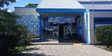 Oliva: Disponen la recolección de colillas de cigarrillos tras proyecto del IPEM 289