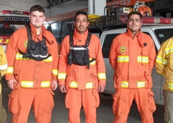 Bomberos de Oliva y James Craik combaten el fuego en Yacanto