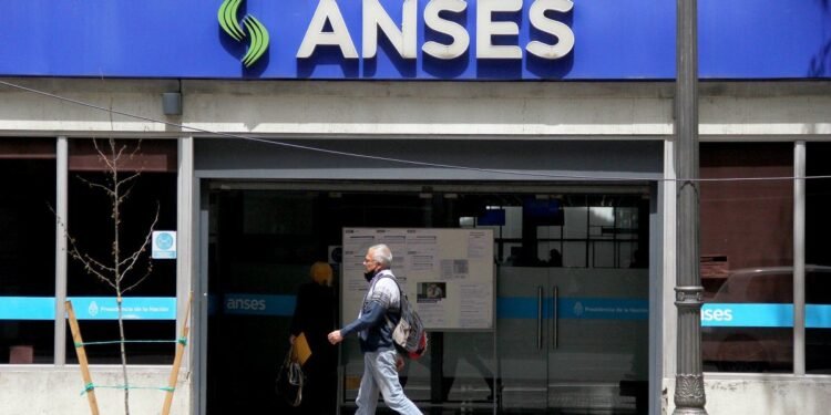 Aumentos en jubilaciones, pensiones y asignaciones: los detalles brindados por ANSES