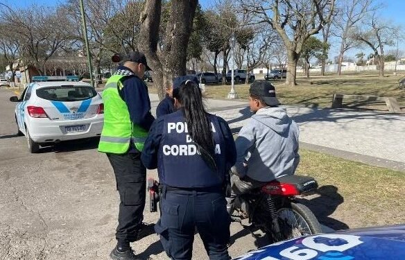 Triple secuestro de motocicletas en Oliva este jueves