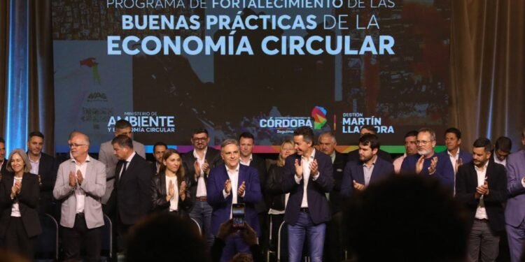 Oliva y otros 42 municipios receptaron fondos para economía circular