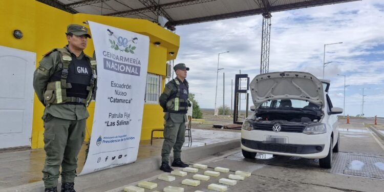 Trasladaban 28 kilos de cocaína hacia Córdoba y fueron detenidos por Gendarmería