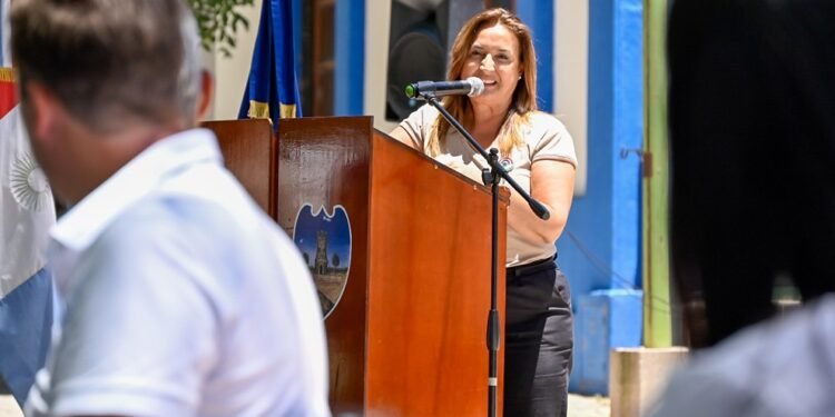 EN FOTOS: Entrega de fondos para Bomberos Voluntarios de Oliva