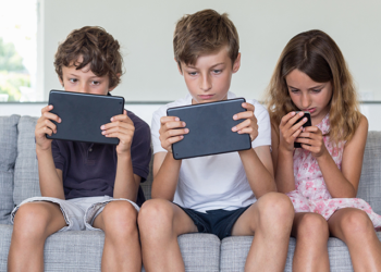 Los efectos de las pantallas en nuestros hijos: qué hacer y cómo actuar estratégicamente