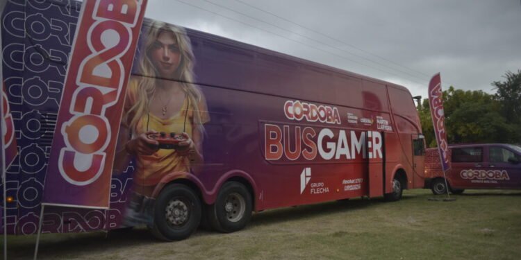 El Bus Gamer llega a la región con una innovadora experiencia interactiva