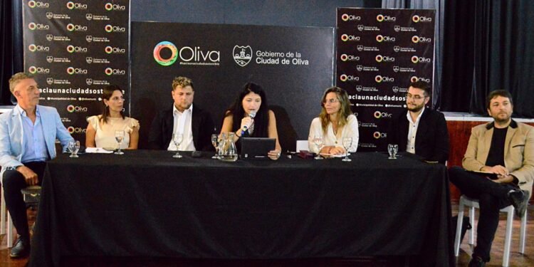 Oliva Aprueba Nueva Ordenanza para Reconocimientos y Protocolo Oficial