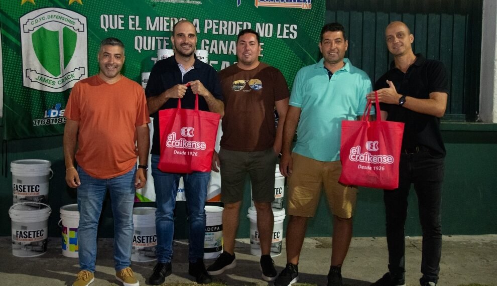 Agencia Córdoba Joven entregó materiales en James Craik