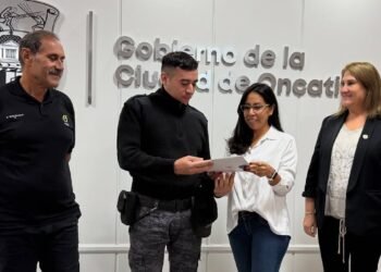 Oncativo: agente de tránsito asiste y salva a niña de 3 años en dramático rescate