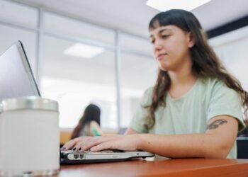 Córdoba Impulsa la Inteligencia Artificial Generativa en la Educación Secundaria con Nuevo Curso para Docentes