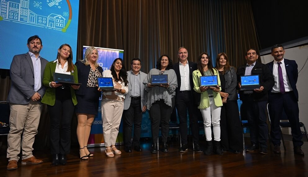 Inicia la distribución de 40 mil netbooks en escuelas públicas de interior y capital