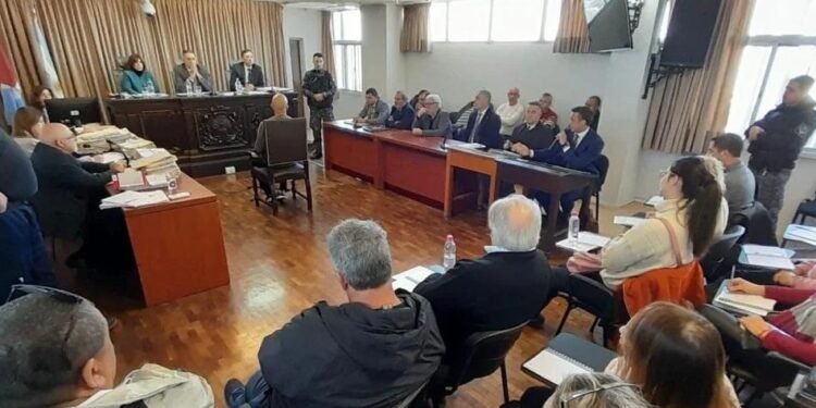 Segundo juicio a la banda de los autos robados que eran vendidos en Oncativo y Oliva: policías y civiles enfrentan a la Justicia