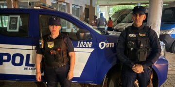 Una rápida y eficaz intervención de efectivos policiales de la Comisaría de Distrito Villa Nueva permitió salvar la vida de una bebé de tan solo 23 días de nacida que se había broncoaspirado y no presentaba signos vitales.